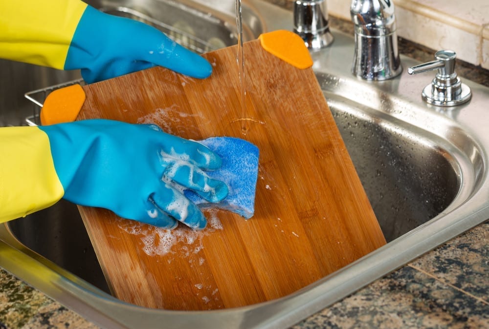 How to clean a cutting board